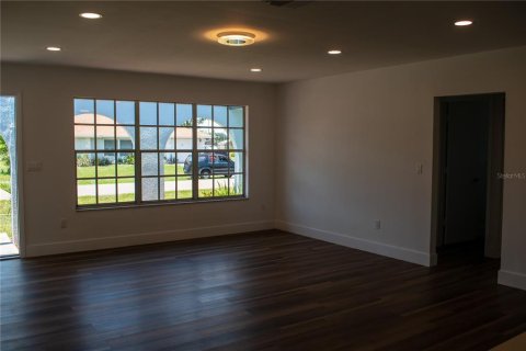 House in Port Charlotte, Florida 3 bedrooms, 113.43 sq.m. № 1743211 - photo 10