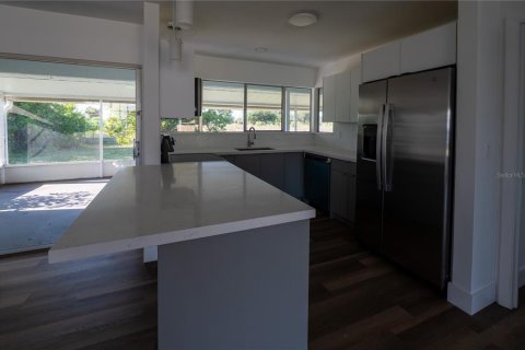 House in Port Charlotte, Florida 3 bedrooms, 113.43 sq.m. № 1743211 - photo 16