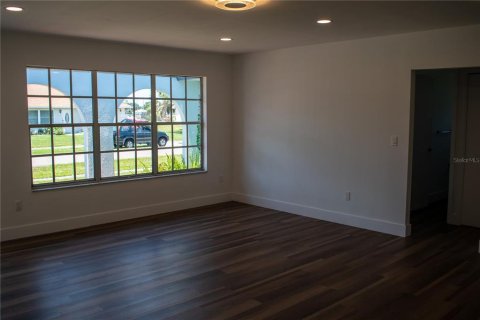 House in Port Charlotte, Florida 3 bedrooms, 113.43 sq.m. № 1743211 - photo 14