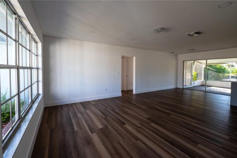 House in Port Charlotte, Florida 3 bedrooms, 113.43 sq.m. № 1743211 - photo 9