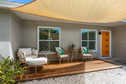 House in Sarasota, Florida 3 bedrooms, 143.81 sq.m. № 1508979 - photo 11