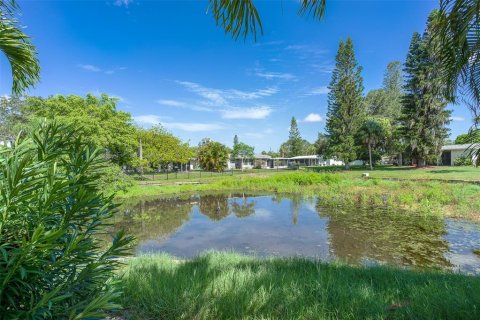House in Sarasota, Florida 3 bedrooms, 143.81 sq.m. № 1508979 - photo 5