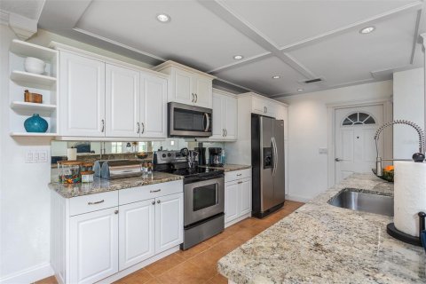 House in Sarasota, Florida 3 bedrooms, 143.81 sq.m. № 1508979 - photo 14