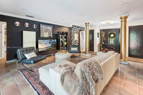 House in Coral Gables, Florida 4 bedrooms, 204.01 sq.m. № 1711925 - photo 5