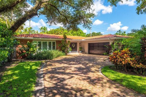 House in Coral Gables, Florida 4 bedrooms, 204.01 sq.m. № 1711925 - photo 1