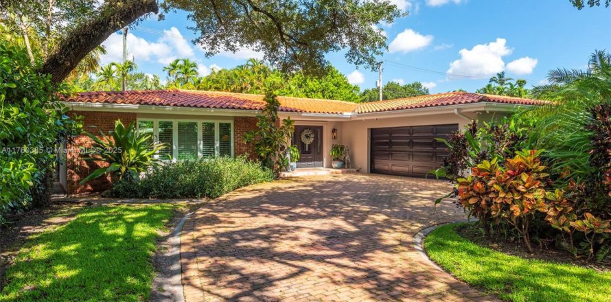 House in Coral Gables, Florida 4 bedrooms, 204.01 sq.m. № 1711925
