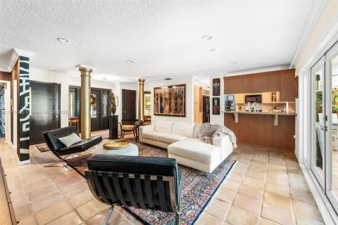 House in Coral Gables, Florida 4 bedrooms, 204.01 sq.m. № 1711925 - photo 6