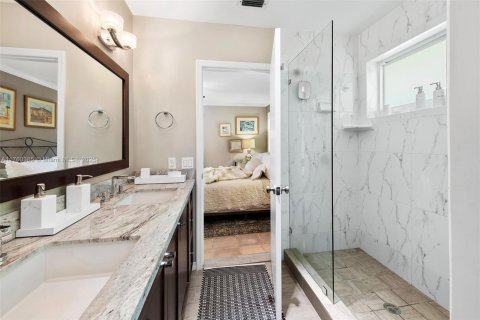 House in Coral Gables, Florida 4 bedrooms, 204.01 sq.m. № 1711925 - photo 19