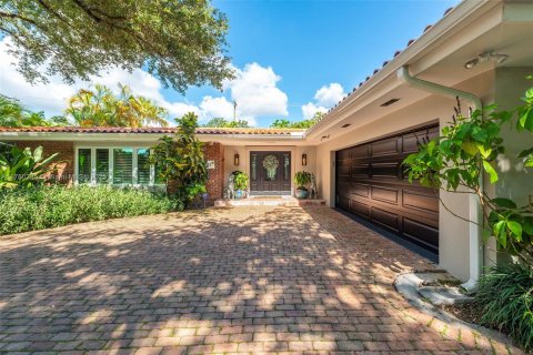 House in Coral Gables, Florida 4 bedrooms, 204.01 sq.m. № 1711925 - photo 2