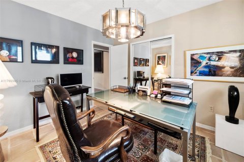 House in Coral Gables, Florida 4 bedrooms, 204.01 sq.m. № 1711925 - photo 26