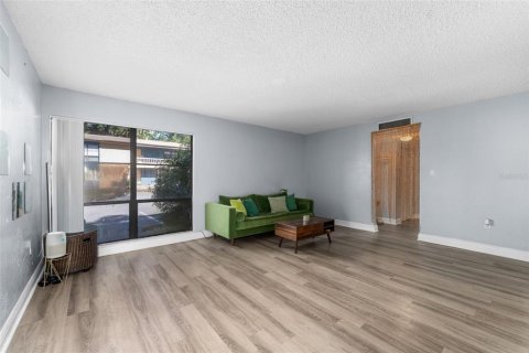 Copropriété à vendre à Gainesville, Floride: 2 chambres, 113.9 m2 № 2196297 - photo 2