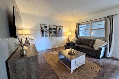 Propiedad comercial en venta en Lake Worth, Florida № 2074977 - foto 11
