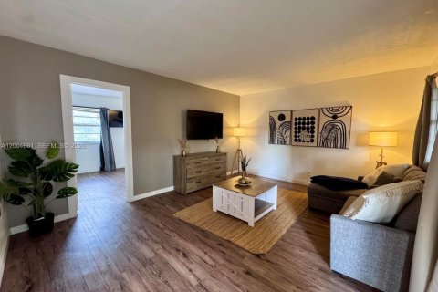 Propiedad comercial en venta en Lake Worth, Florida № 2074977 - foto 12