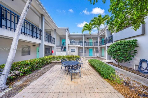 Propiedad comercial en venta en Lake Worth, Florida № 2074977 - foto 5