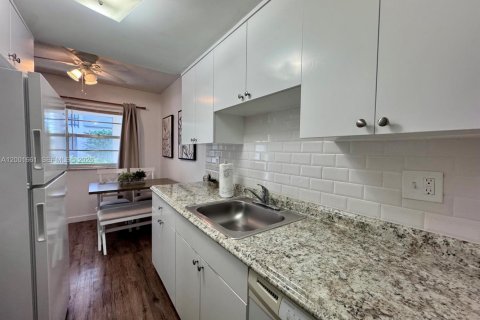Propiedad comercial en venta en Lake Worth, Florida № 2074977 - foto 10