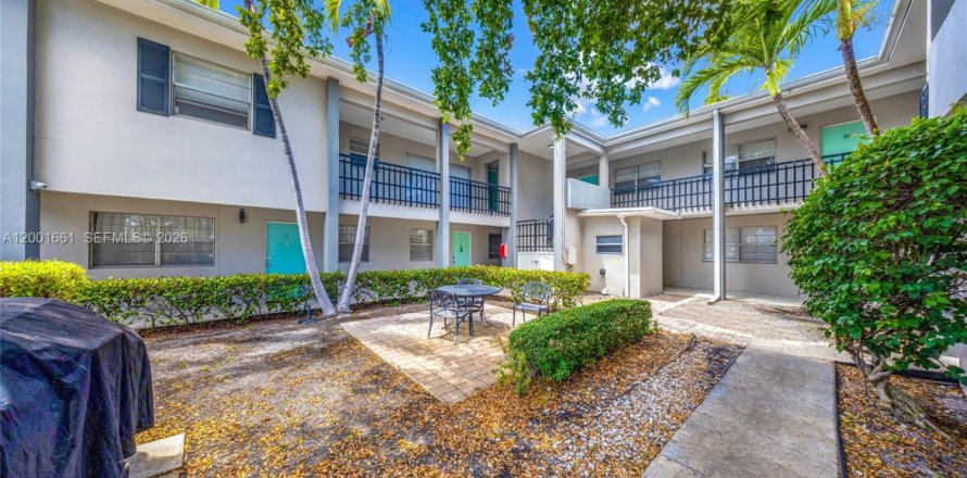 Propiedad comercial en Lake Worth, Florida № 2074977