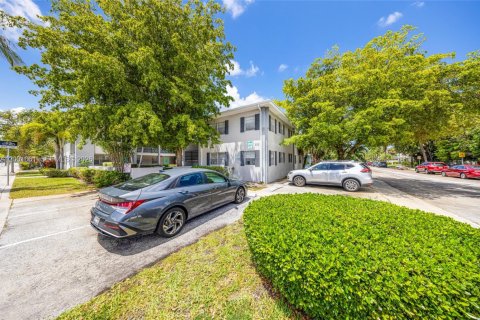 Propiedad comercial en venta en Lake Worth, Florida № 2074977 - foto 2