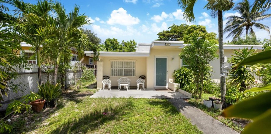 Villa ou maison à North Miami Beach, Floride 3 chambres, 107.02 m2 № 1920446