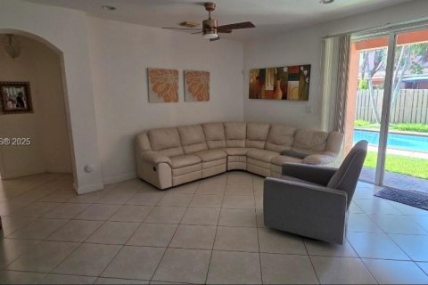 House in Miami, Florida 5 bedrooms, 231.51 sq.m. № 2036691 - photo 11