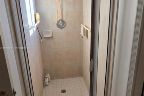 House in Miami, Florida 5 bedrooms, 231.51 sq.m. № 2036691 - photo 19