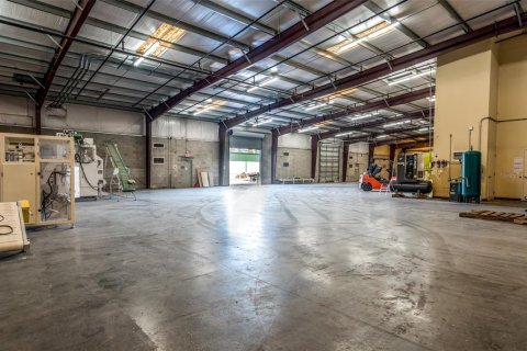 Commercial property in Kissimmee, Florida 2341.14 sq.m. № 2235343 - photo 8