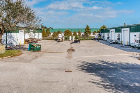 Commercial property in Kissimmee, Florida 2341.14 sq.m. № 2235343 - photo 6