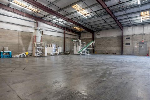 Commercial property in Kissimmee, Florida 2341.14 sq.m. № 2235343 - photo 9