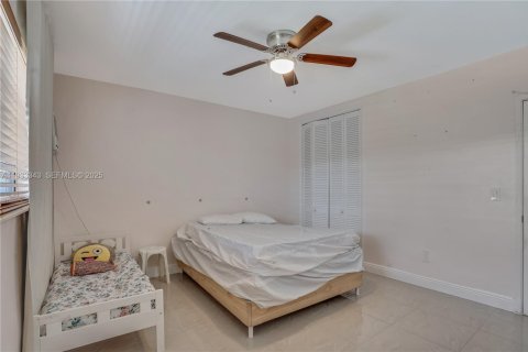 Condo in Pembroke Pines, Florida, 2 bedrooms  № 1991391 - photo 11
