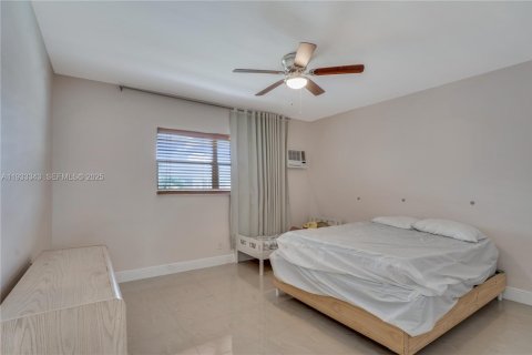 Condo in Pembroke Pines, Florida, 2 bedrooms  № 1991391 - photo 10