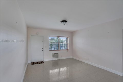 Condo in Pembroke Pines, Florida, 2 bedrooms  № 1991391 - photo 3