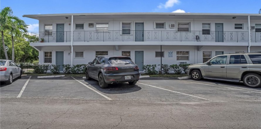 Condo in Pembroke Pines, Florida, 2 bedrooms  № 1991391