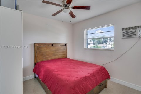 Condo in Pembroke Pines, Florida, 2 bedrooms  № 1991391 - photo 15