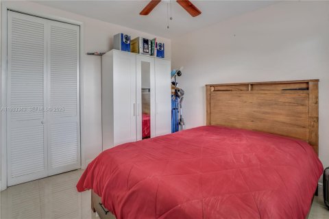 Condo in Pembroke Pines, Florida, 2 bedrooms  № 1991391 - photo 16