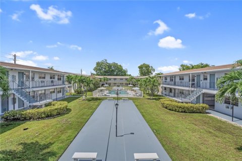 Condo in Pembroke Pines, Florida, 2 bedrooms  № 1991391 - photo 22