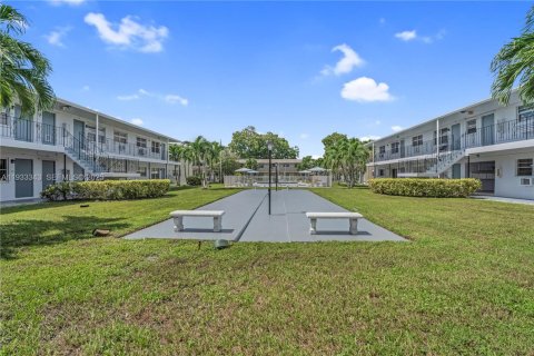 Condo in Pembroke Pines, Florida, 2 bedrooms  № 1991391 - photo 21