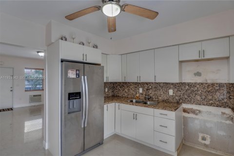 Condo in Pembroke Pines, Florida, 2 bedrooms  № 1991391 - photo 7