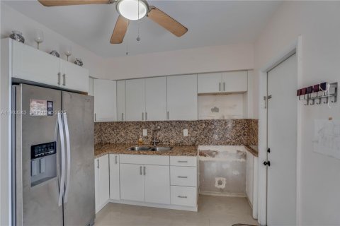 Condo in Pembroke Pines, Florida, 2 bedrooms  № 1991391 - photo 8