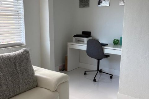 Condominio en venta en Miami, Florida, 1 dormitorio, 65.77 m2 № 2034715 - foto 5