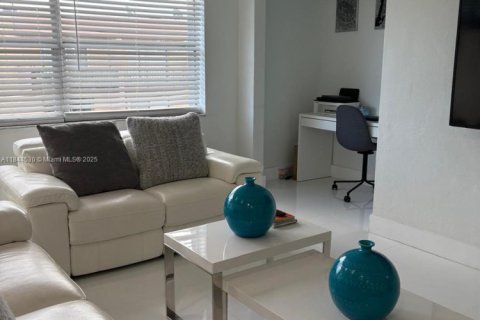 Condominio en venta en Miami, Florida, 1 dormitorio, 65.77 m2 № 2034715 - foto 6