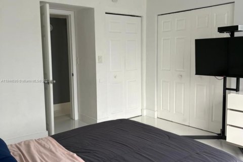 Condominio en venta en Miami, Florida, 1 dormitorio, 65.77 m2 № 2034715 - foto 9