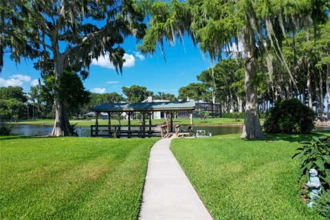 House in Leesburg, Florida 2 bedrooms, 273.6 sq.m. № 2150388 - photo 3