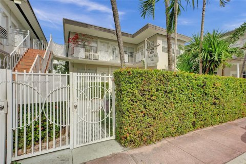 Condo in Miami Beach, Florida  № 1875083 - photo 11