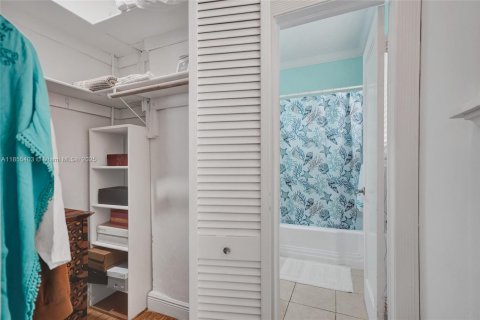 Condo in Miami Beach, Florida  № 1875083 - photo 9