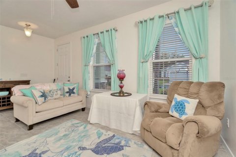 House in New Port Richey, Florida 3 bedrooms, 162.86 sq.m. № 1822986 - photo 4
