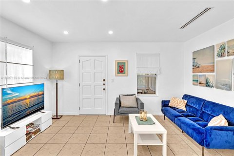 House in North Miami, Florida 2 bedrooms, 78.04 sq.m. № 1703960 - photo 16