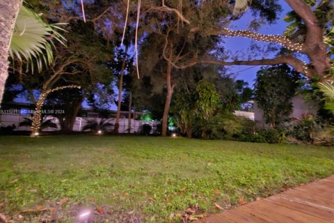 House in North Miami, Florida 2 bedrooms, 78.04 sq.m. № 1703960 - photo 11