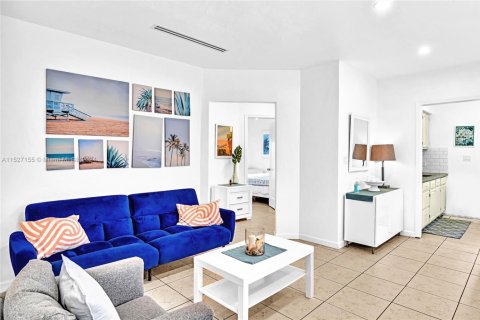House in North Miami, Florida 2 bedrooms, 78.04 sq.m. № 1703960 - photo 23