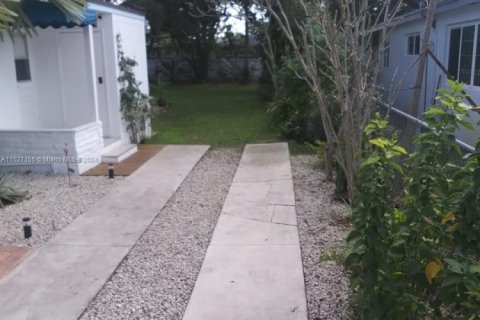 House in North Miami, Florida 2 bedrooms, 78.04 sq.m. № 1703960 - photo 28