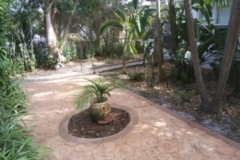 House in North Miami, Florida 2 bedrooms, 78.04 sq.m. № 1703960 - photo 21