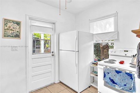 House in North Miami, Florida 2 bedrooms, 78.04 sq.m. № 1703960 - photo 17